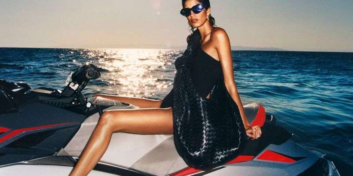 Bottega Veneta especially festive about wearing a bright